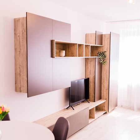 Riverside White Apartment ซาตูมาเร ภายนอก รูปภาพ